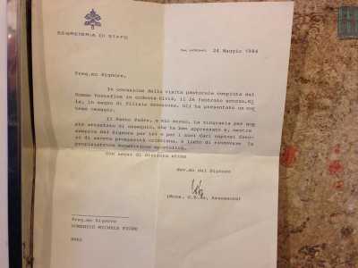 La lettera di ringraziamento del Vaticano ai proprietari del panificio Fiore, che nel 1984 invi� 20 scarcelle come dono per papa Wojtyla